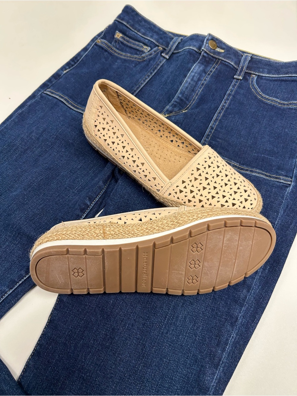 Naturalizer Beige Slip-On Flats Size 7M - Picture 5 of 9